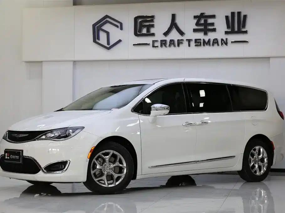 2017 Imported Grand Voyager 3.6L Premium Edition — миниатюра 3
