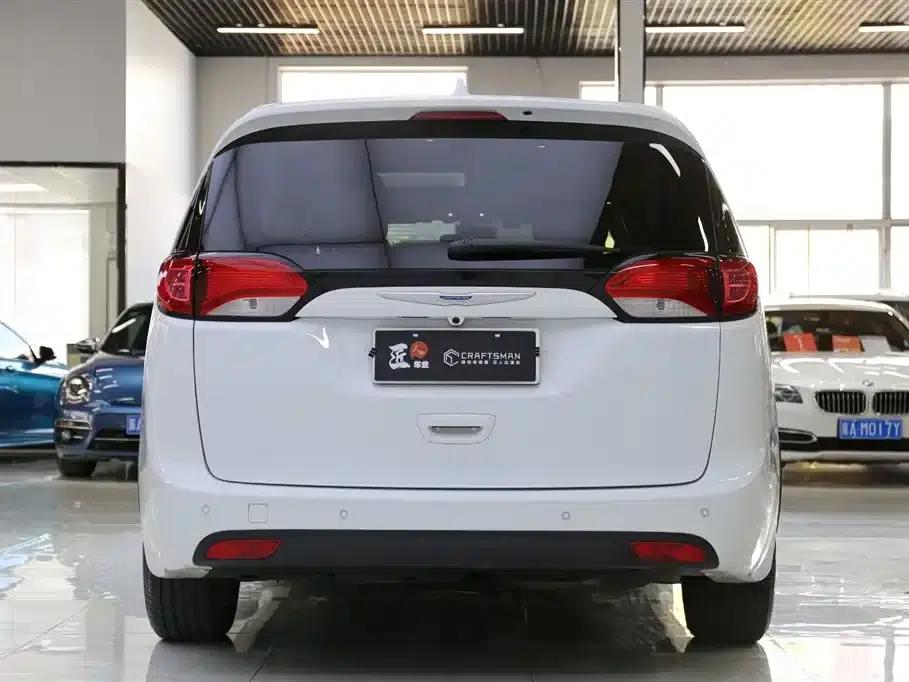 2017 Imported Grand Voyager 3.6L Premium Edition — миниатюра 21