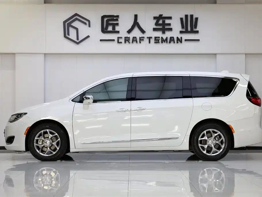 2017 Imported Grand Voyager 3.6L Premium Edition — миниатюра 4