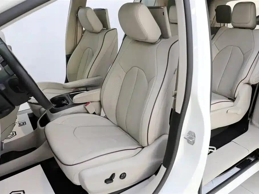 2017 Imported Grand Voyager 3.6L Premium Edition — миниатюра 7