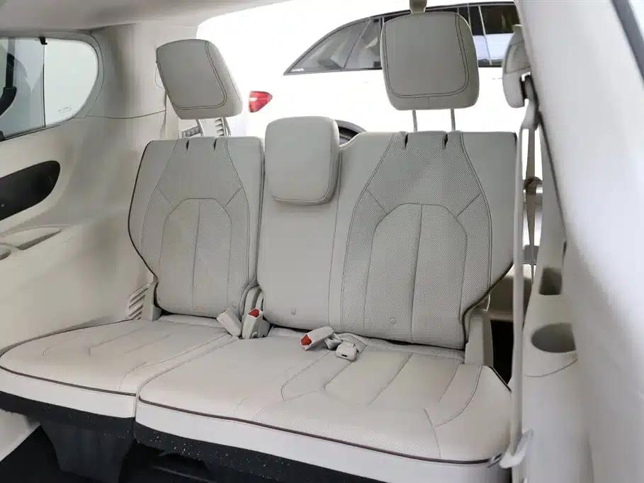 2017 Imported Grand Voyager 3.6L Premium Edition — миниатюра 9