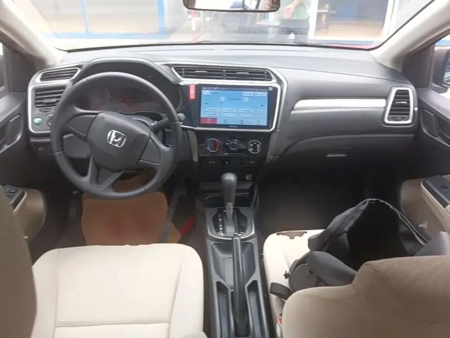 Honda Greiz 2016 1.5L CVT Classic Edition — миниатюра 12