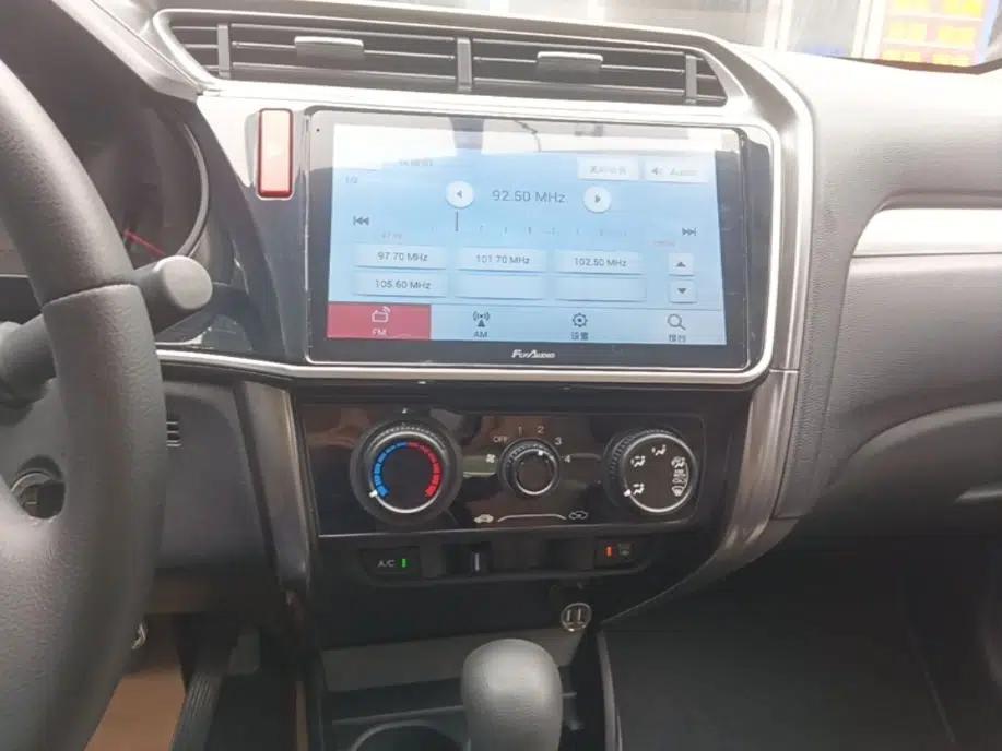 Honda Greiz 2016 1.5L CVT Classic Edition — миниатюра 15