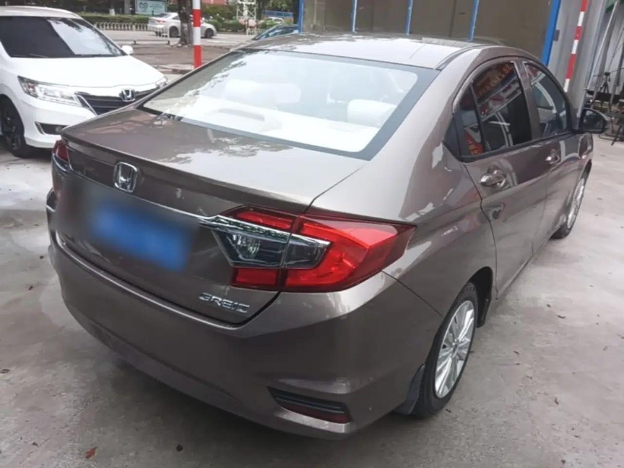 Honda Greiz 2016 1.5L CVT Classic Edition — миниатюра 4