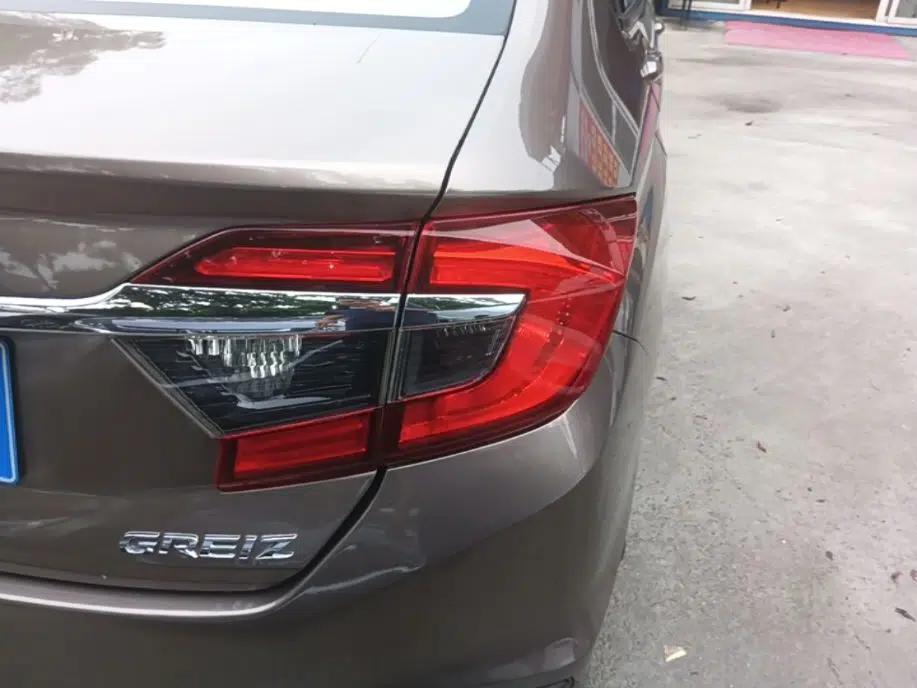 Honda Greiz 2016 1.5L CVT Classic Edition — миниатюра 8
