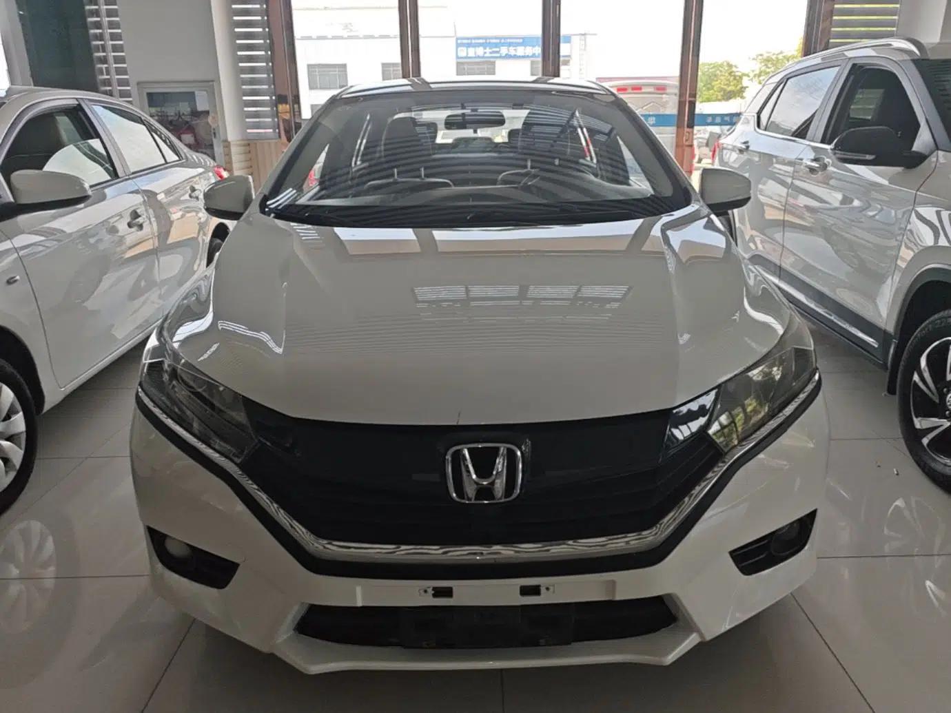 Honda Greiz 2016 1.5L CVT Fashion Edition — миниатюра 2