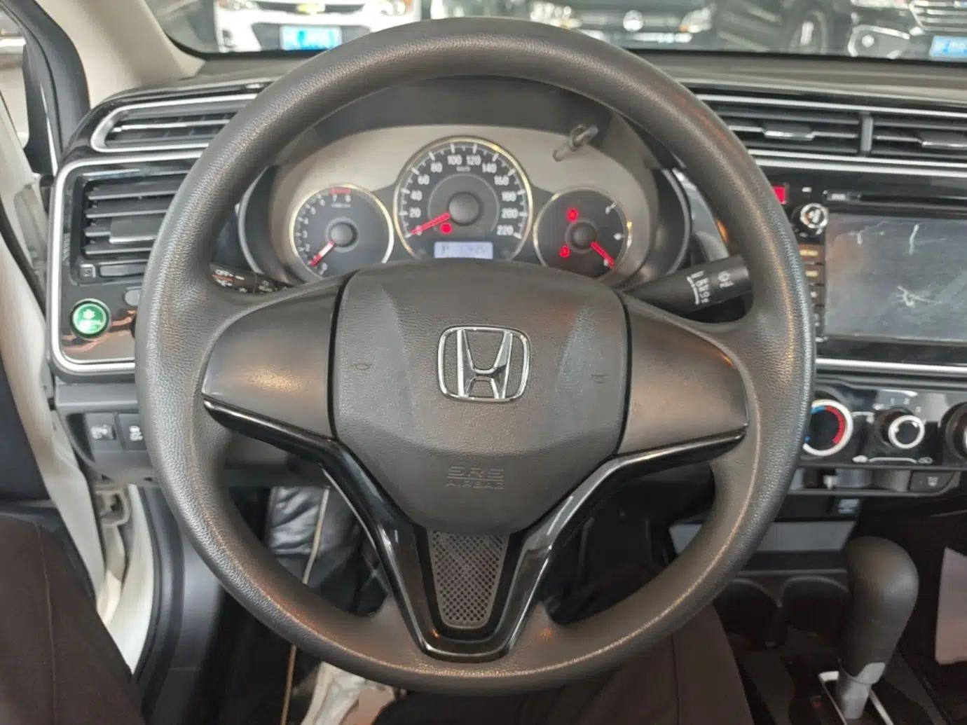 Honda Greiz 2016 1.5L CVT Fashion Edition — миниатюра 13