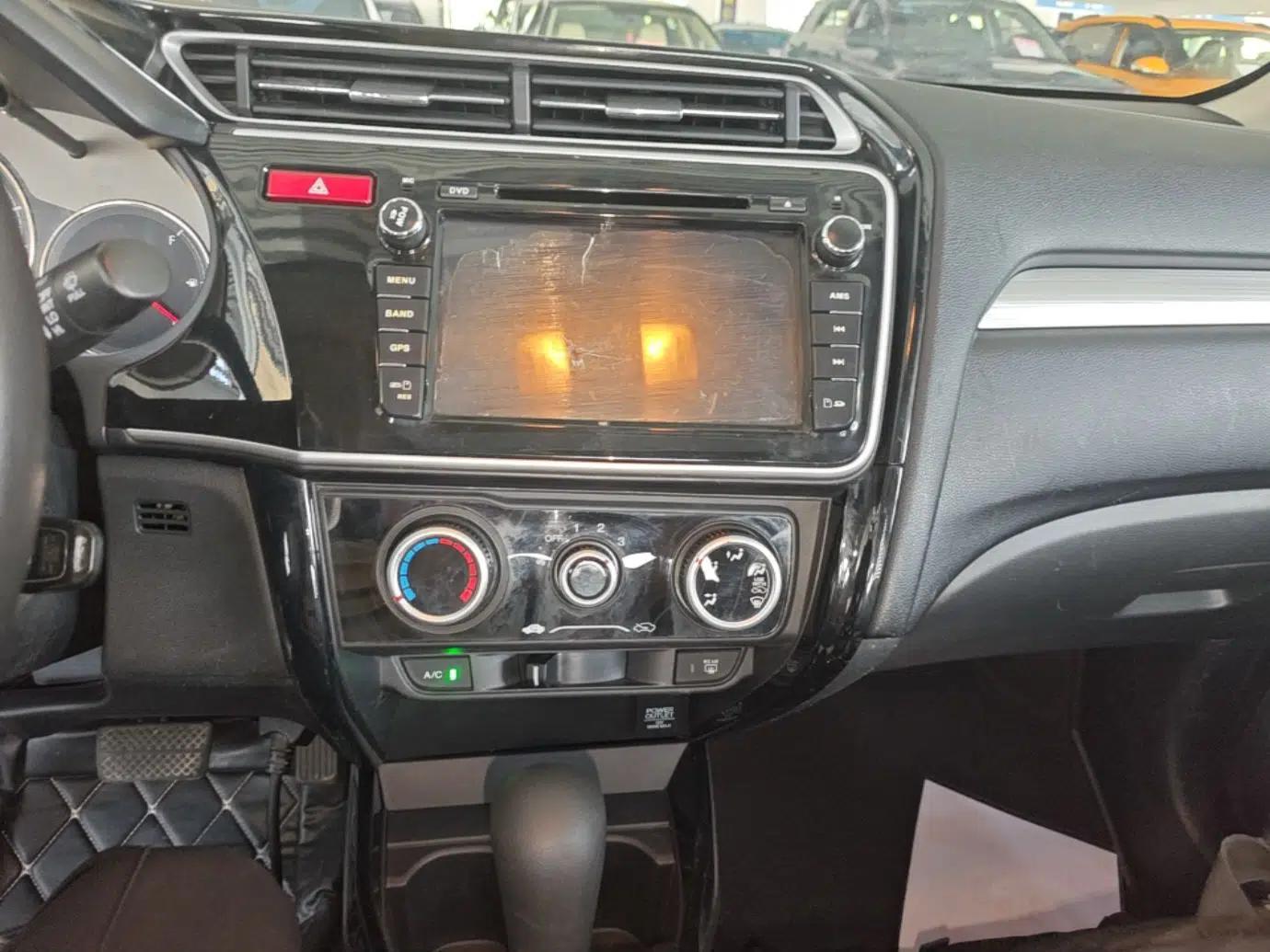 Honda Greiz 2016 1.5L CVT Fashion Edition — миниатюра 15