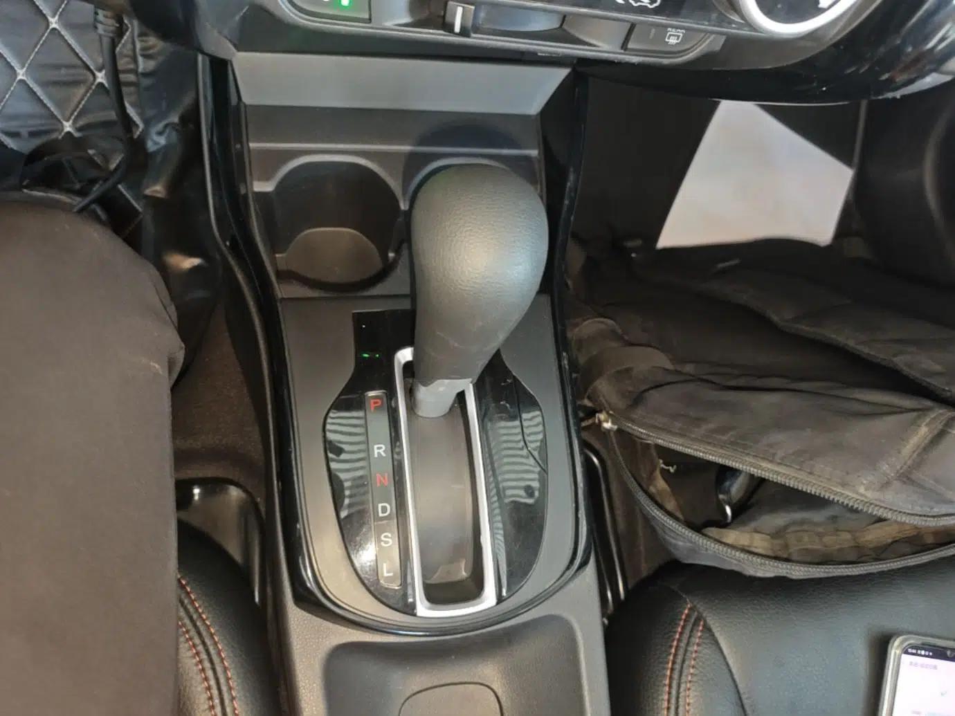Honda Greiz 2016 1.5L CVT Fashion Edition — миниатюра 16