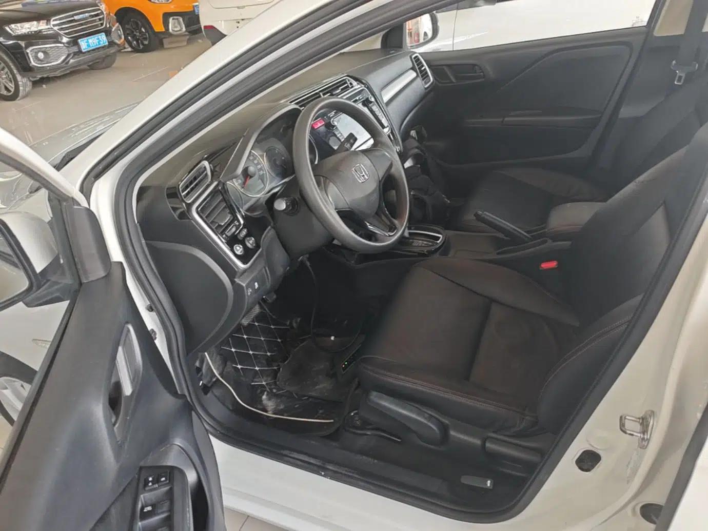 Honda Greiz 2016 1.5L CVT Fashion Edition — миниатюра 18