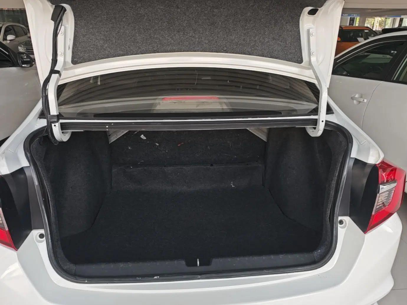 Honda Greiz 2016 1.5L CVT Fashion Edition — миниатюра 21