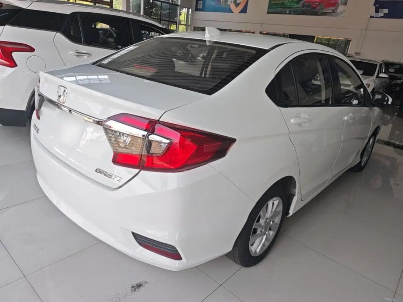 Honda Greiz 2016 1.5L CVT Fashion Edition — миниатюра 4