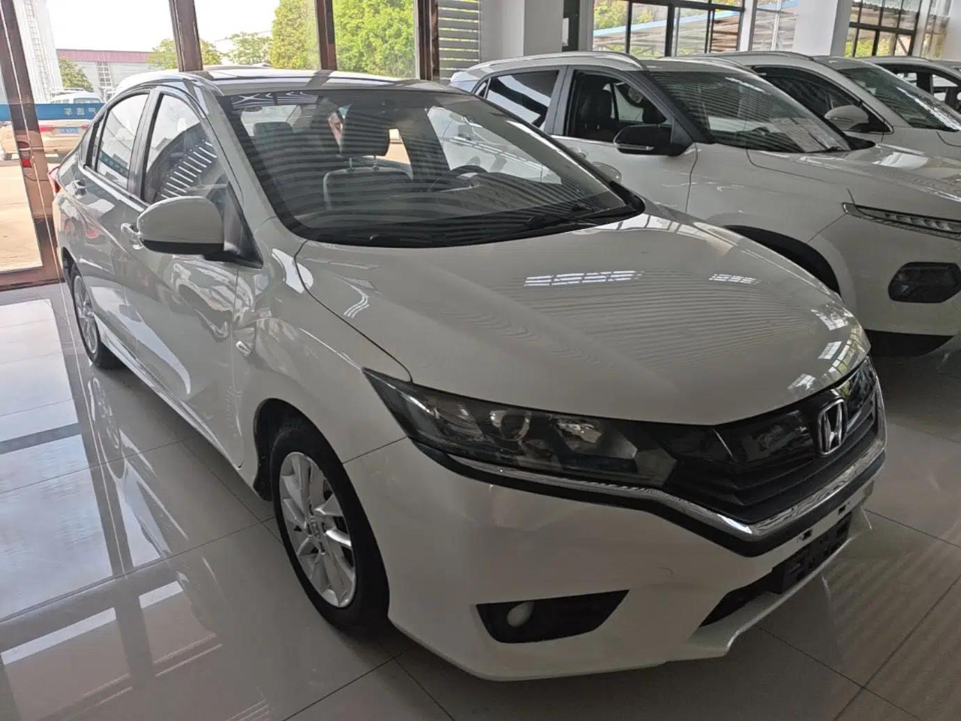 Honda Greiz 2016 1.5L CVT Fashion Edition — миниатюра 6