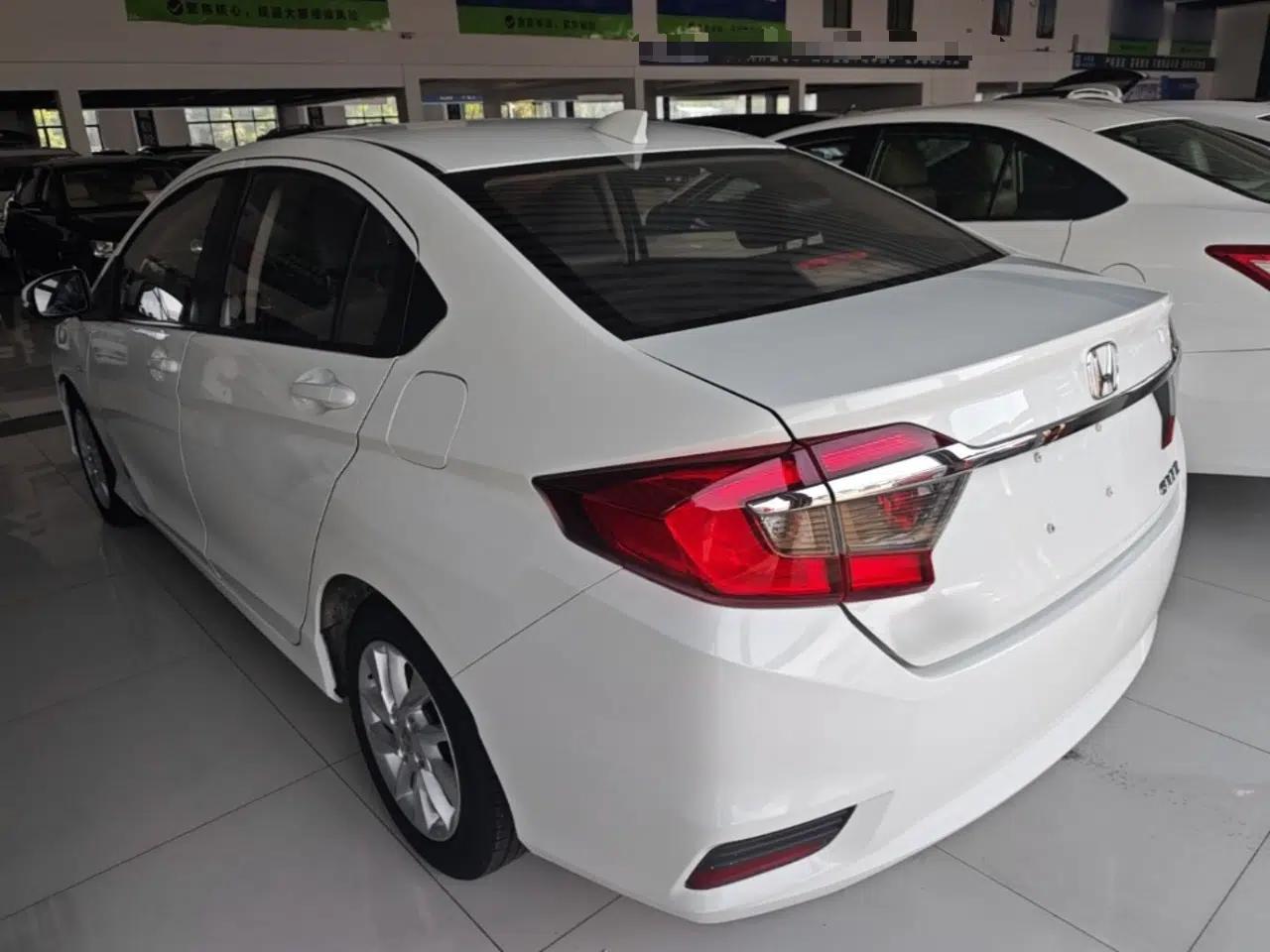 Honda Greiz 2016 1.5L CVT Fashion Edition — миниатюра 7