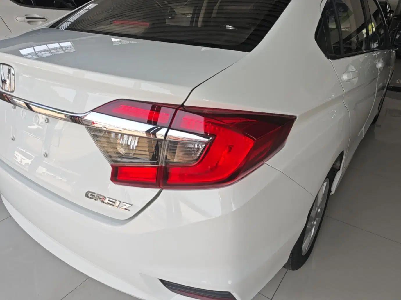 Honda Greiz 2016 1.5L CVT Fashion Edition — миниатюра 8
