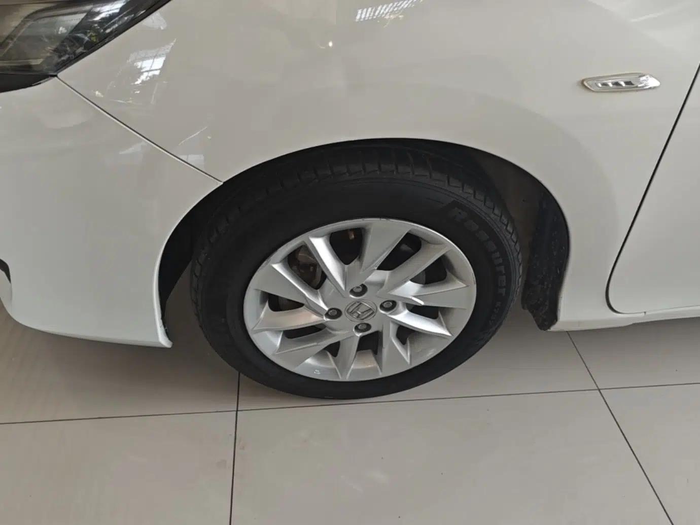 Honda Greiz 2016 1.5L CVT Fashion Edition — миниатюра 9