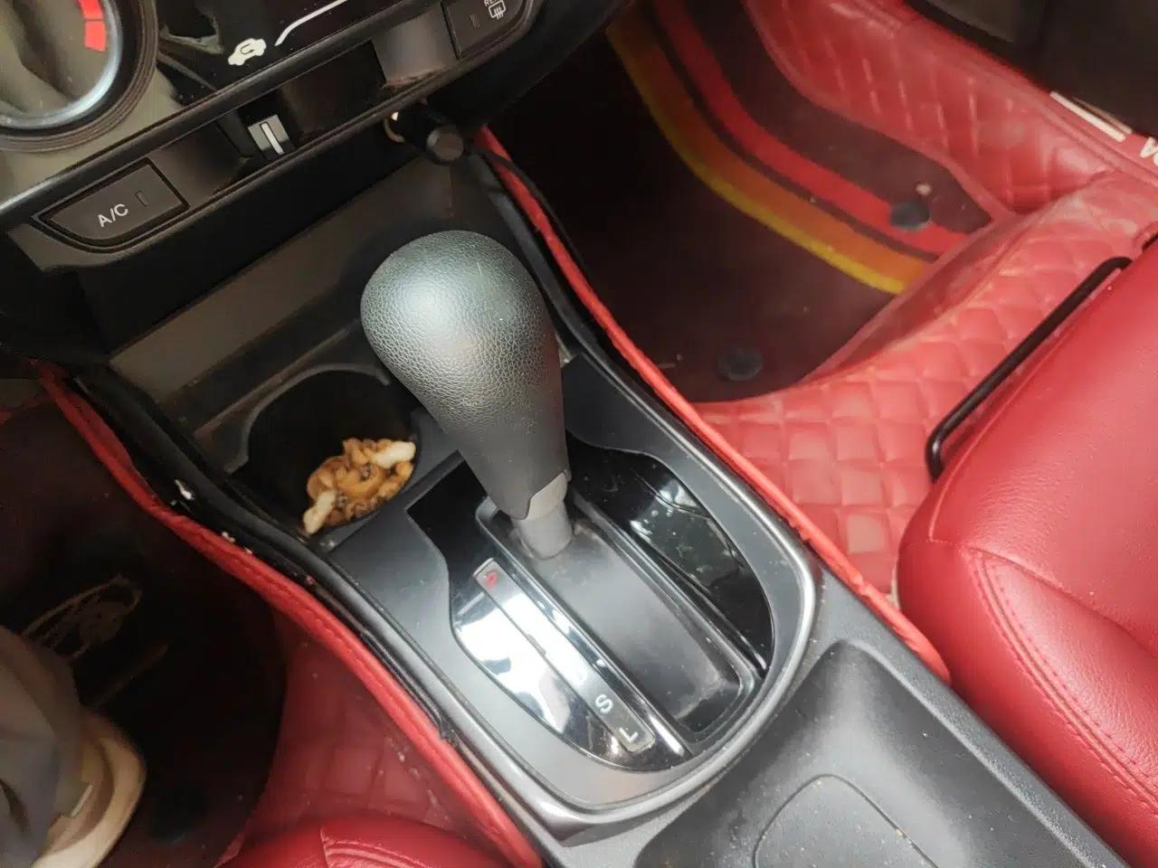 Honda Greiz 2016 1.5L CVT Classic Edition — миниатюра 15