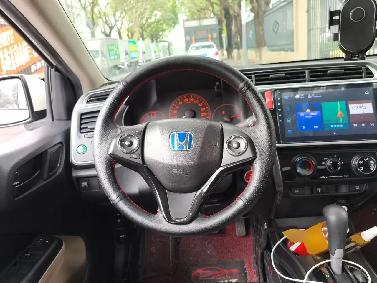 Honda Greiz 2016 1.5L CVT Classic Edition — миниатюра 11