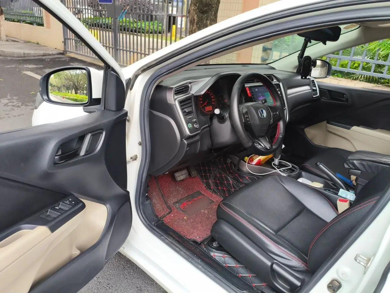 Honda Greiz 2016 1.5L CVT Classic Edition — миниатюра 17