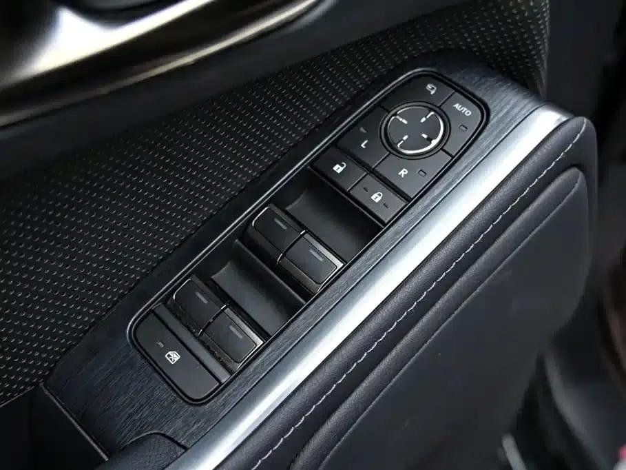Lexus GX 2024 Overtrail Peak Edition — миниатюра 23