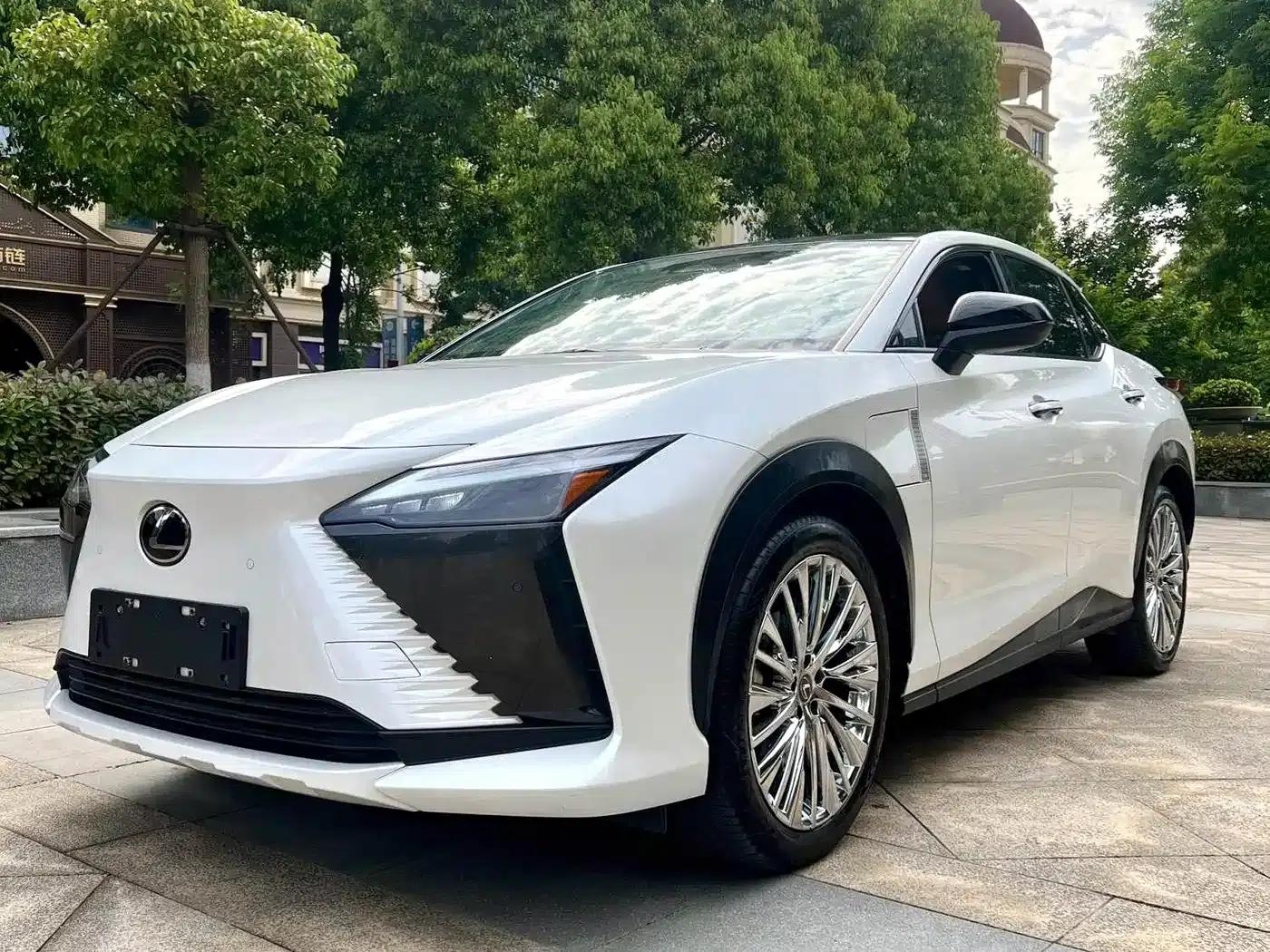Lexus RZ 2023 450e AWD Luxury Edition — миниатюра 1
