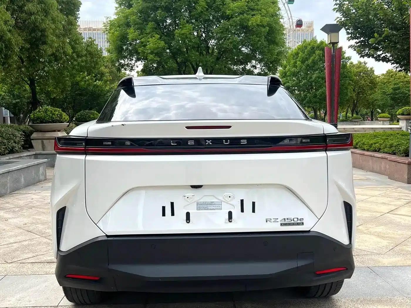 Lexus RZ 2023 450e AWD Luxury Edition — миниатюра 3