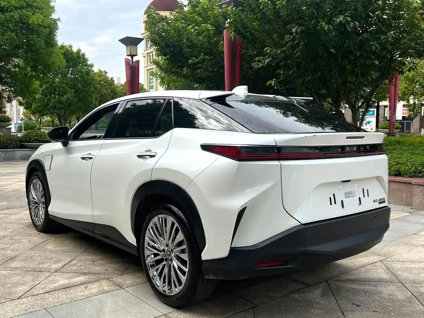 Lexus RZ 2023 450e AWD Luxury Edition — миниатюра 6