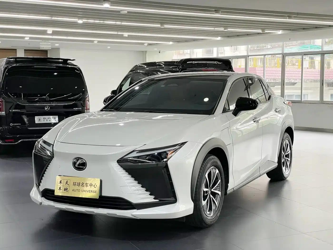 Lexus RZ 2023 450e AWD Luxury Edition — миниатюра 1
