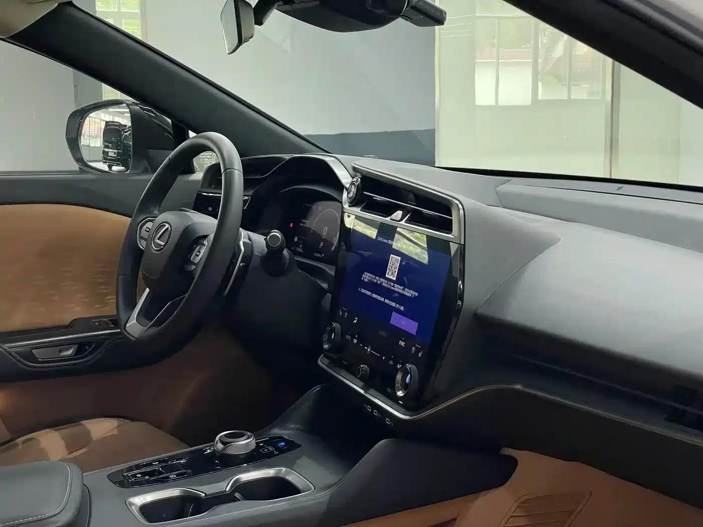 Lexus RZ 2023 450e AWD Luxury Edition — миниатюра 12