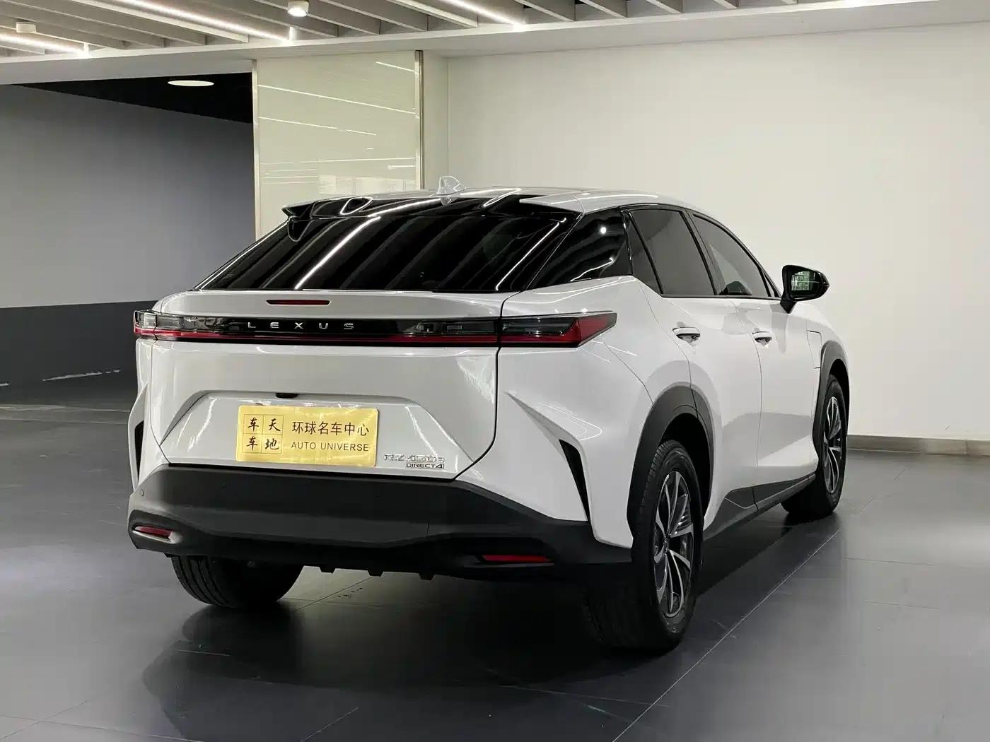 Lexus RZ 2023 450e AWD Luxury Edition — миниатюра 4