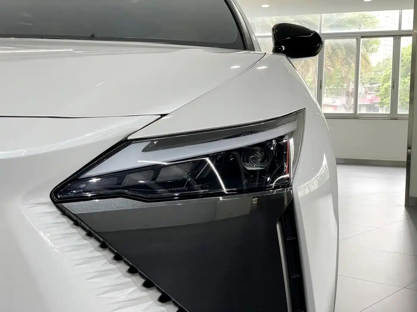 Lexus RZ 2023 450e AWD Luxury Edition — миниатюра 7