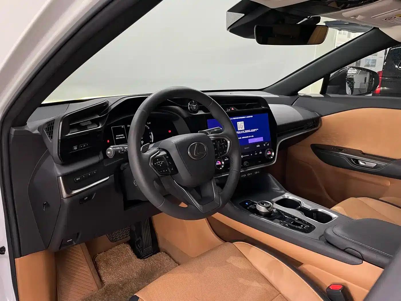 Lexus RZ 2023 450e AWD Luxury Edition — миниатюра 9