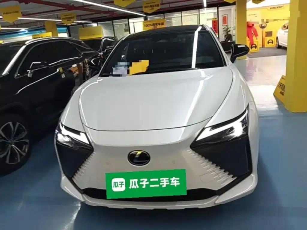 Lexus RZ 2023 450e AWD Luxury Edition — миниатюра 3