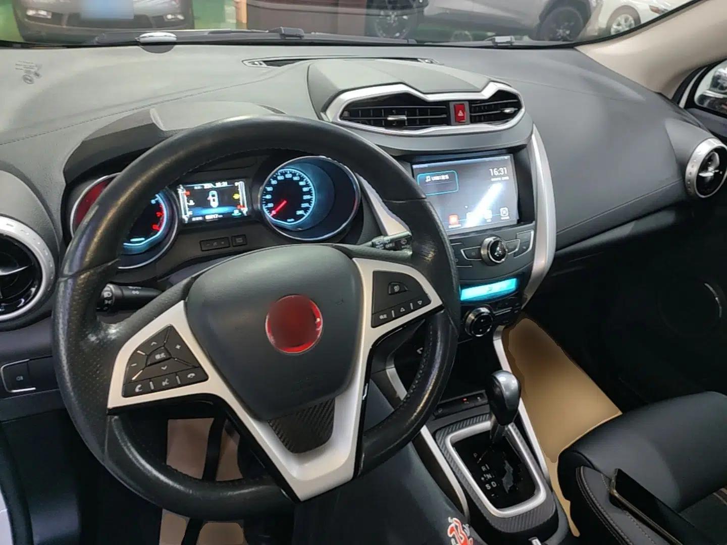 BYD Yuan 2016 1.5L Automatic Luxury Version — миниатюра 13