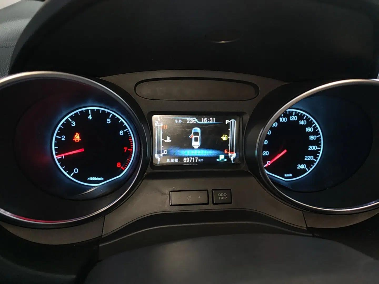 BYD Yuan 2016 1.5L Automatic Luxury Version — миниатюра 15