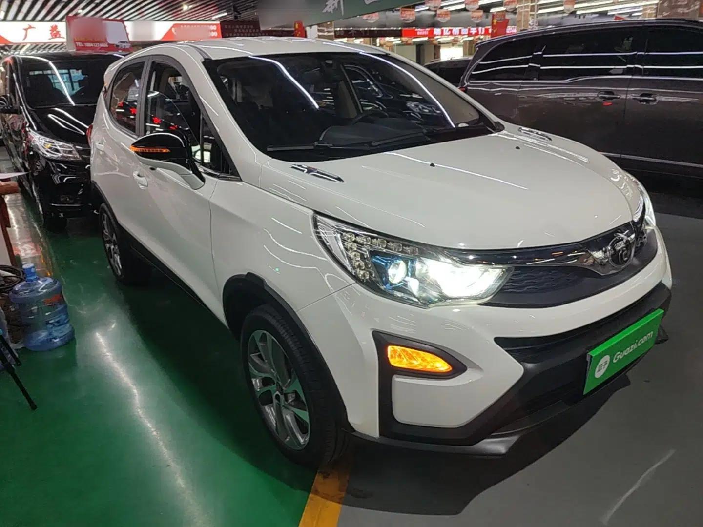 BYD Yuan 2016 1.5L Automatic Luxury Version — миниатюра 3
