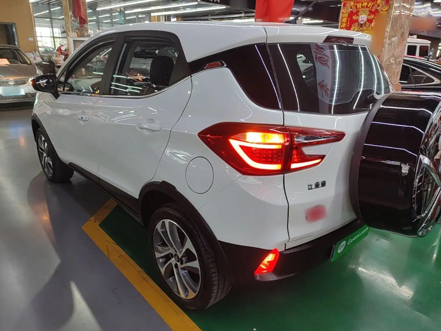 BYD Yuan 2016 1.5L Automatic Luxury Version — миниатюра 4