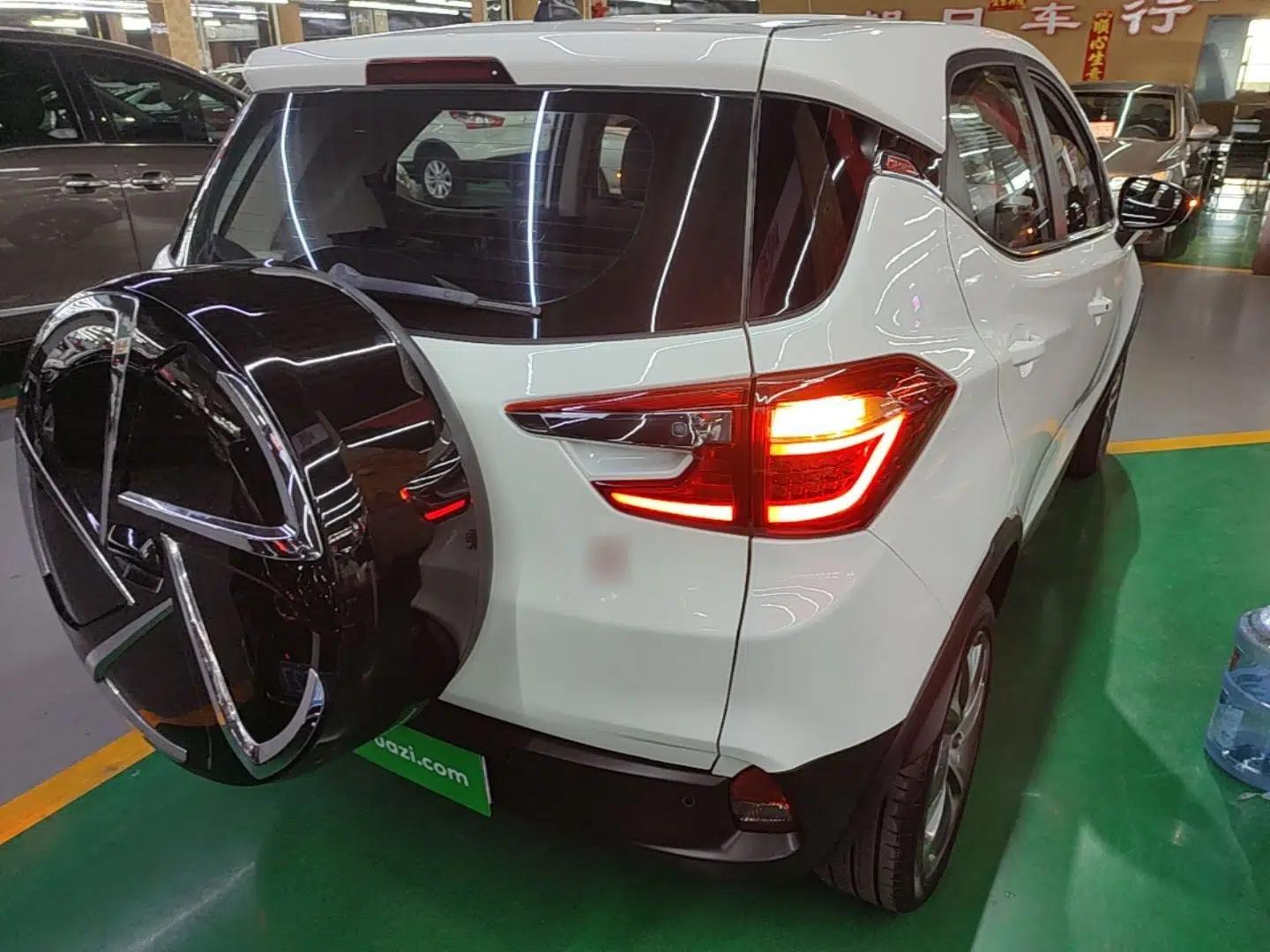 BYD Yuan 2016 1.5L Automatic Luxury Version — миниатюра 6