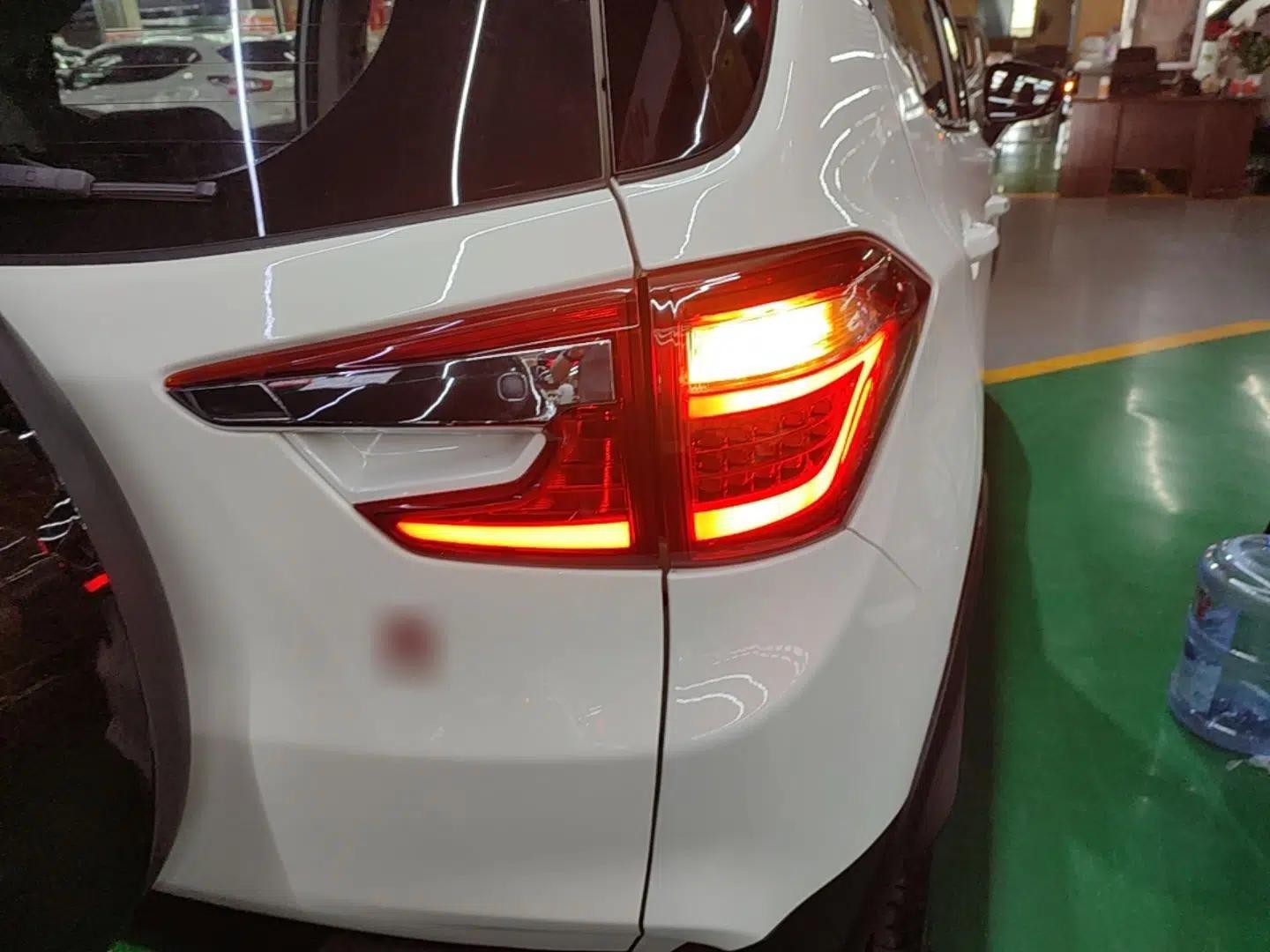 BYD Yuan 2016 1.5L Automatic Luxury Version — миниатюра 7