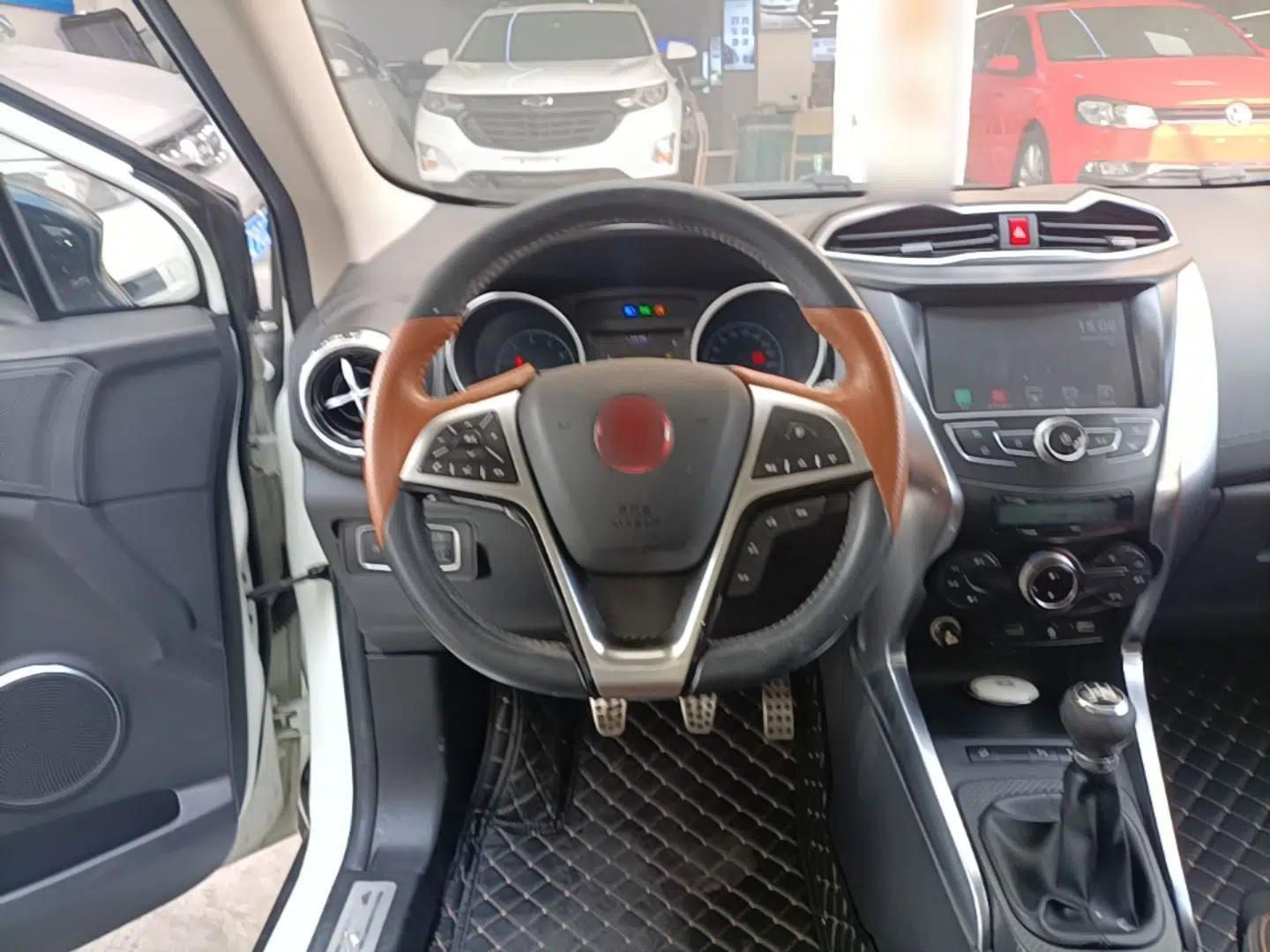 BYD Yuan 2016 1.5L Manual Luxury Version — миниатюра 13