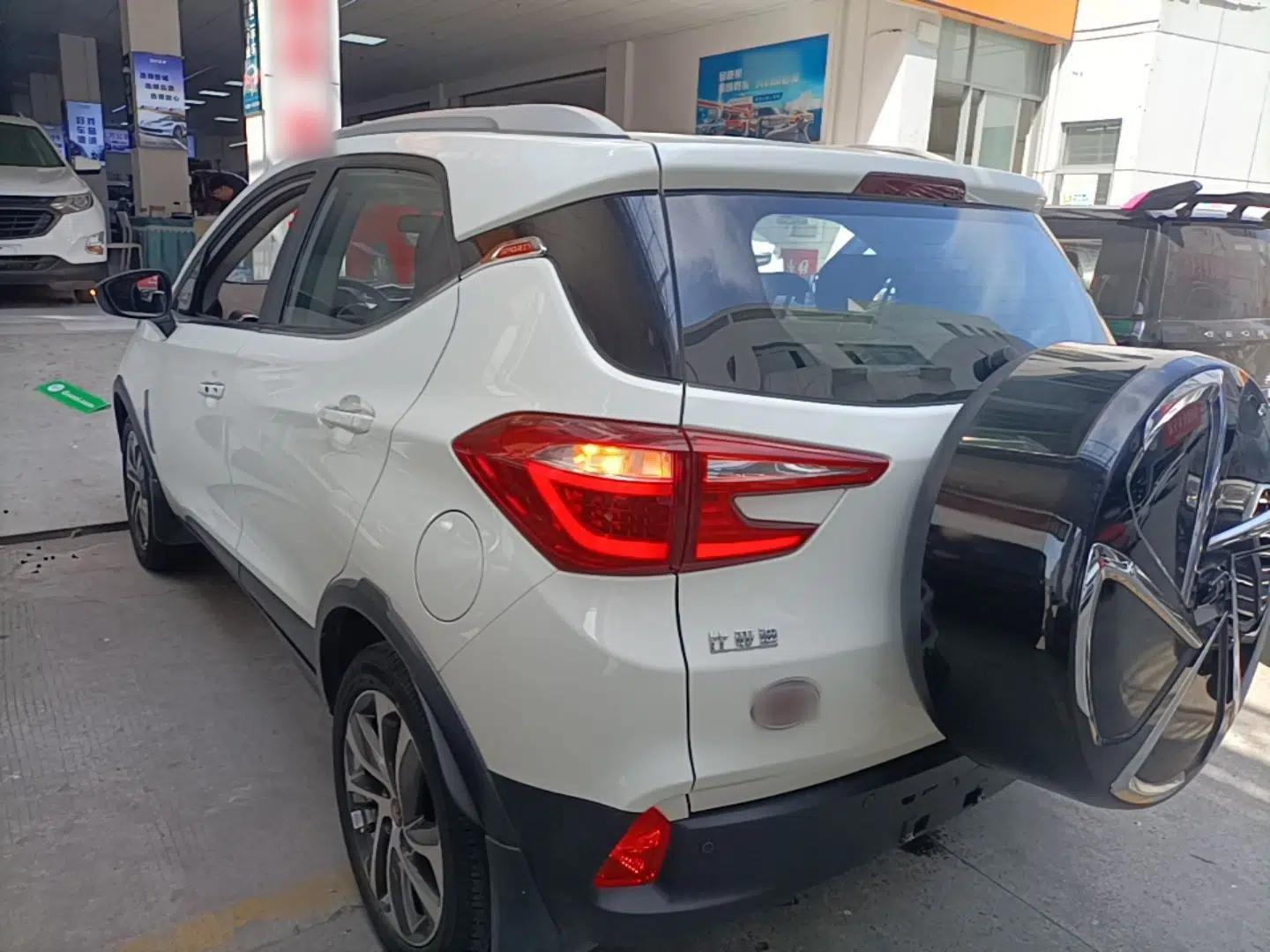 BYD Yuan 2016 1.5L Manual Luxury Version — миниатюра 7
