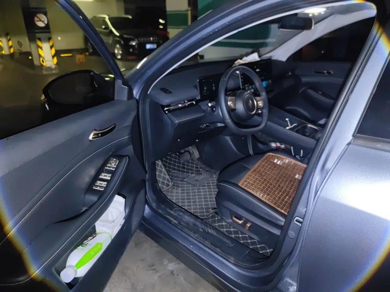 Baojun Yunhai 2024 60km Plug-in Hybrid Version — миниатюра 17