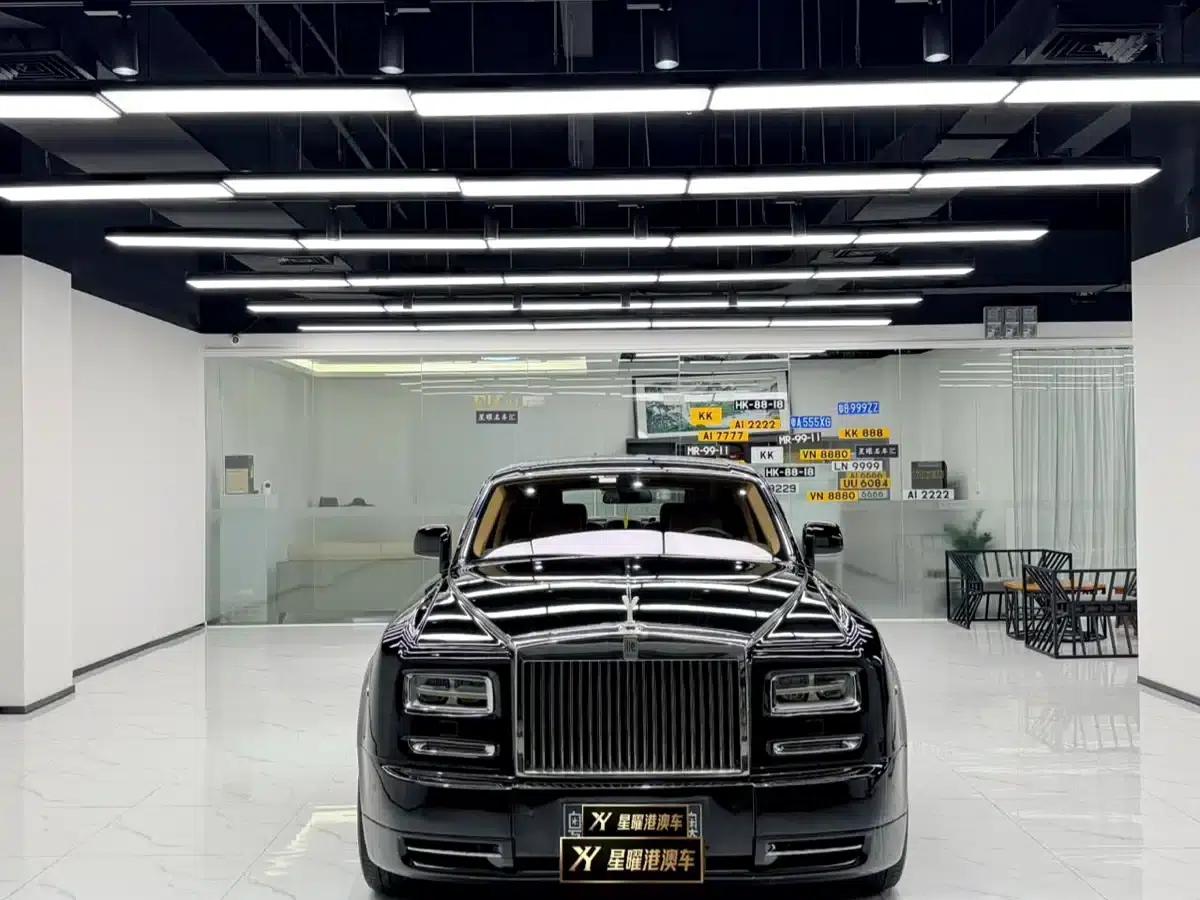 2006 Phantom 6.7L Extended Wheelbase (EWB) — миниатюра 2