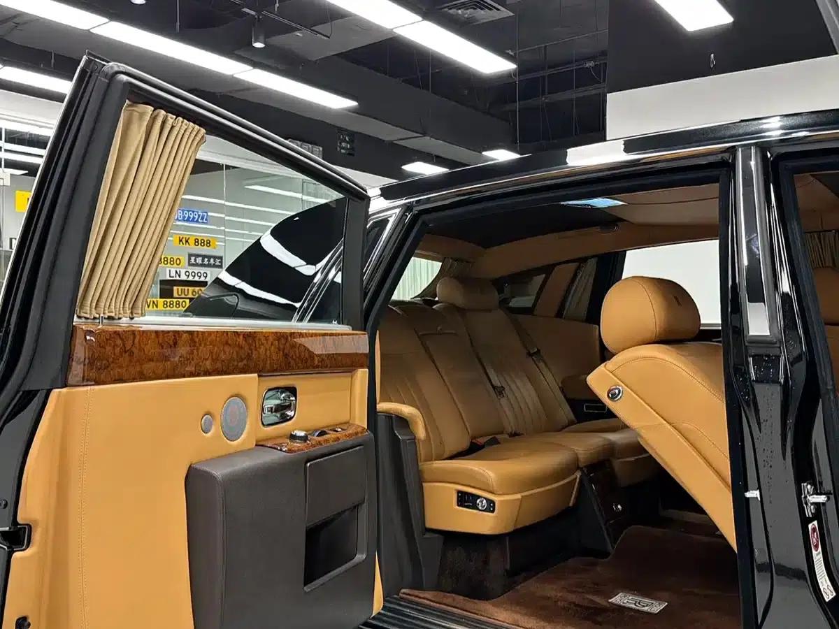 2006 Phantom 6.7L Extended Wheelbase (EWB) — миниатюра 5