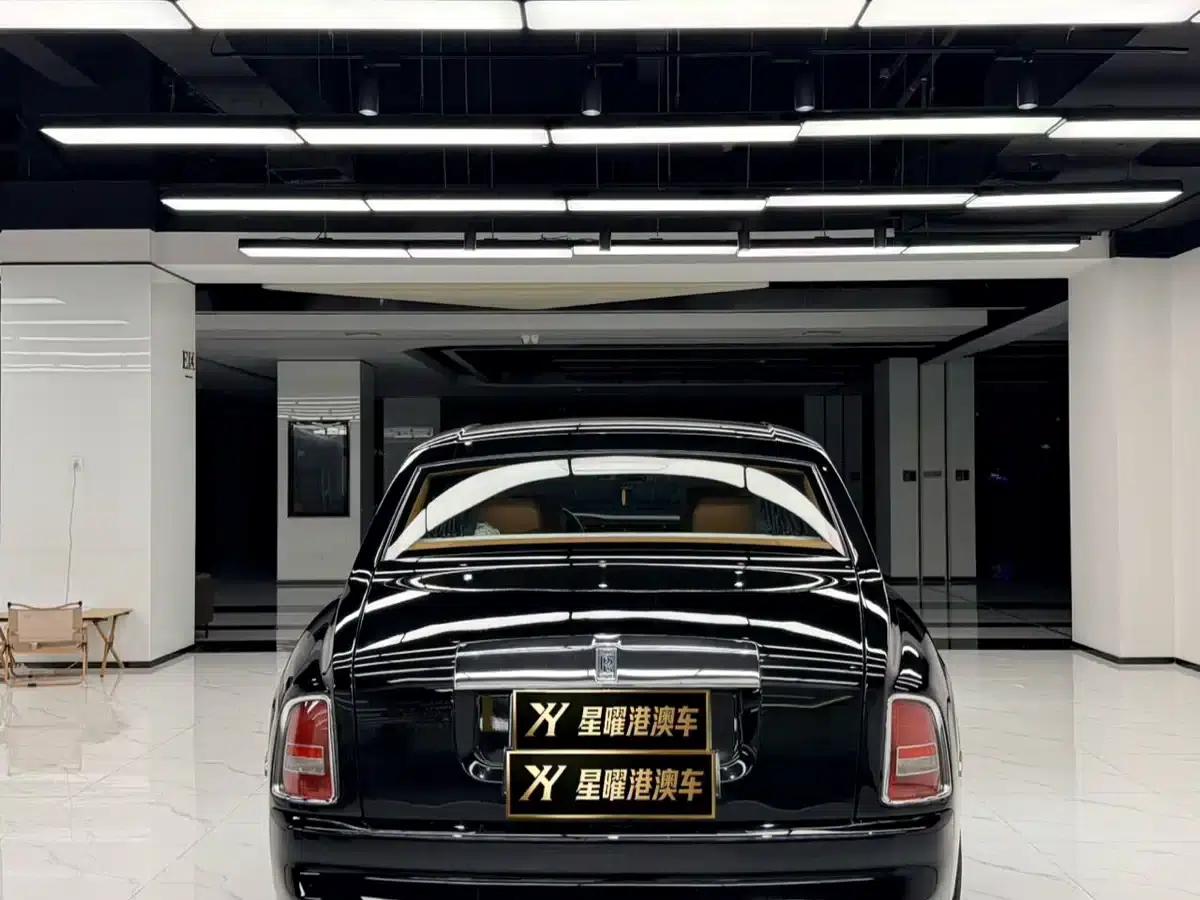 2006 Phantom 6.7L Extended Wheelbase (EWB) — миниатюра 8