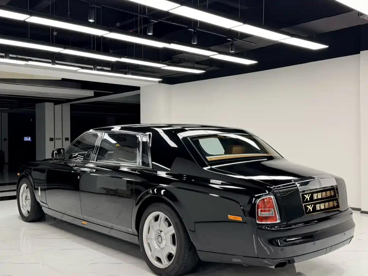 2006 Phantom 6.7L Extended Wheelbase (EWB) — миниатюра 9