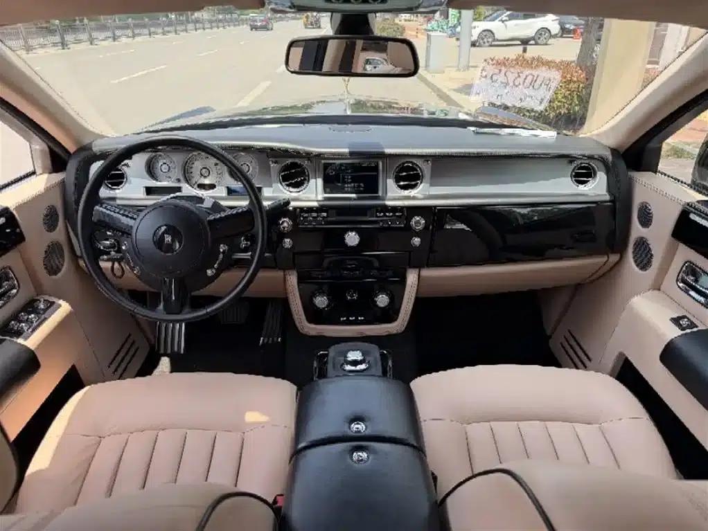 2006 Phantom 6.7L Extended Wheelbase (EWB) — миниатюра 5