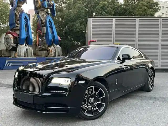 2018 Phantom 6.6T Black Badge