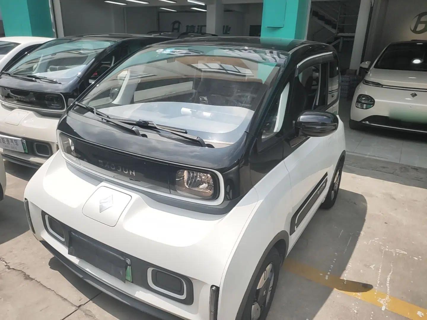 Baojun E300 2020 Star Travel Edition — миниатюра 1