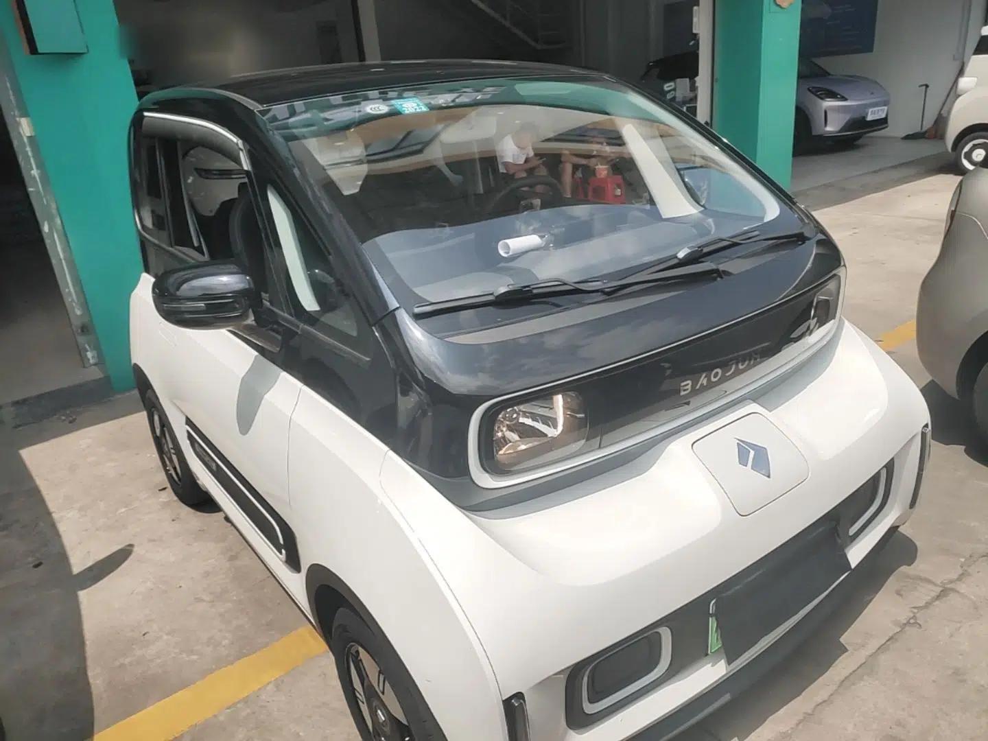 Baojun E300 2020 Star Travel Edition — миниатюра 6